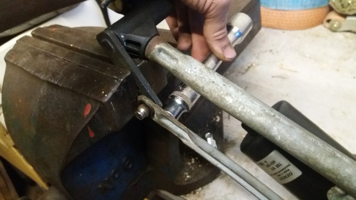 Stilo - Fiat Stilo 1.6 Wiper Linkage Bushing Replacement | The FIAT Forum