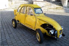 1280px-Semi_Citroën_2CV.jpg