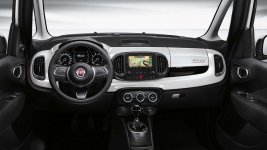 2018-fiat-500l-facelift dash.jpg