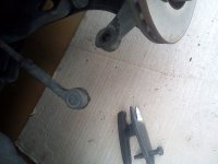 06_Undo_the_steering_tie_rod_joint.jpg