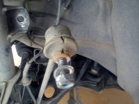 07_Undo_the_swaybar_end_link.jpg