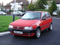 How to make your Fiat Uno look much better in 2 easy steps.