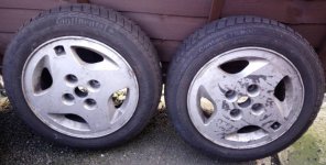 Alloys_with_worn_winter_tyres.jpg