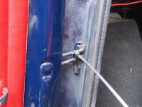 2023-02-17 01 Fiat 500 Door hinge pins (Large).JPG