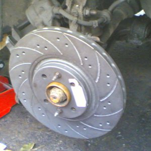 Close_up_of_brake_disc