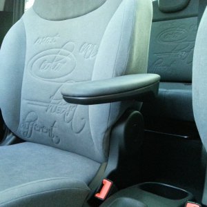 Drivers armrest included with the Comfort Pack