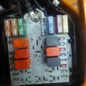 under bonnet fusebox