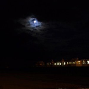 pier_moon