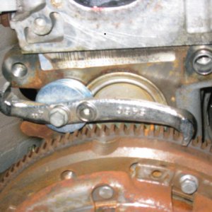 Flywheel locking tool