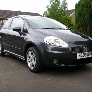 Peter's new Grande Punto(Underground gray)