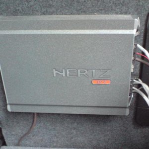 Hertz 380w amp