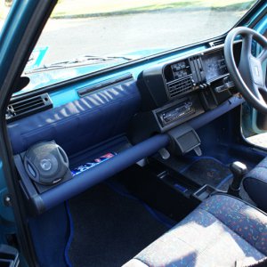 Dash_with_stereo