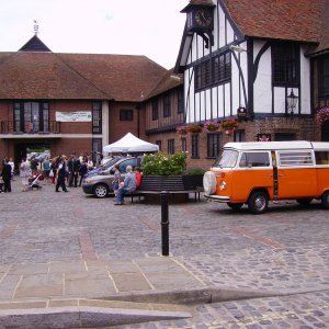 Joined_by_a_passing_camper_at_Sandwich_Guildhall
