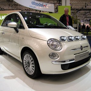 800px-Fiat_500_panorama_roof_by_webasto_