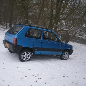 Panda in the snow, 2wd!