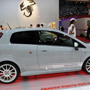 2011-Fiat-Punto-Evo-Abarth-EsseEsse-price1