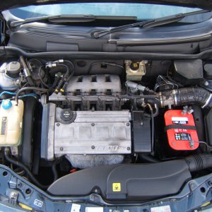 Fiat Bravo 1.8 Engine Bay 1996 HLX Ink Black 1747 HLX Optima Red Top